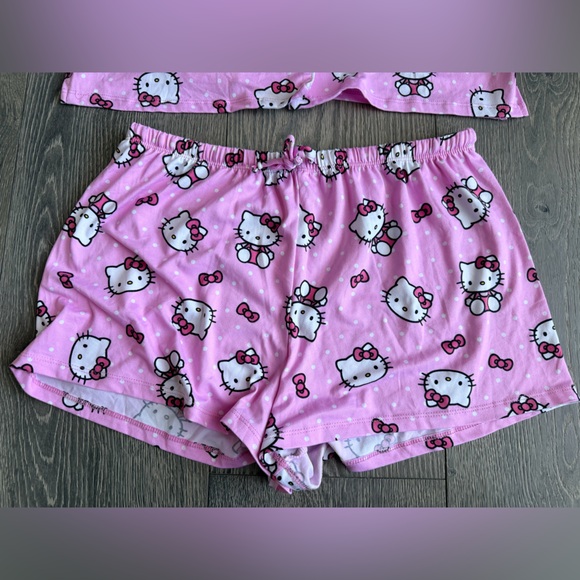 Hello Kitty Sanrio Shorts & Short Sleeve Pajama Set in Pink Size Medium - Picture 2 of 9